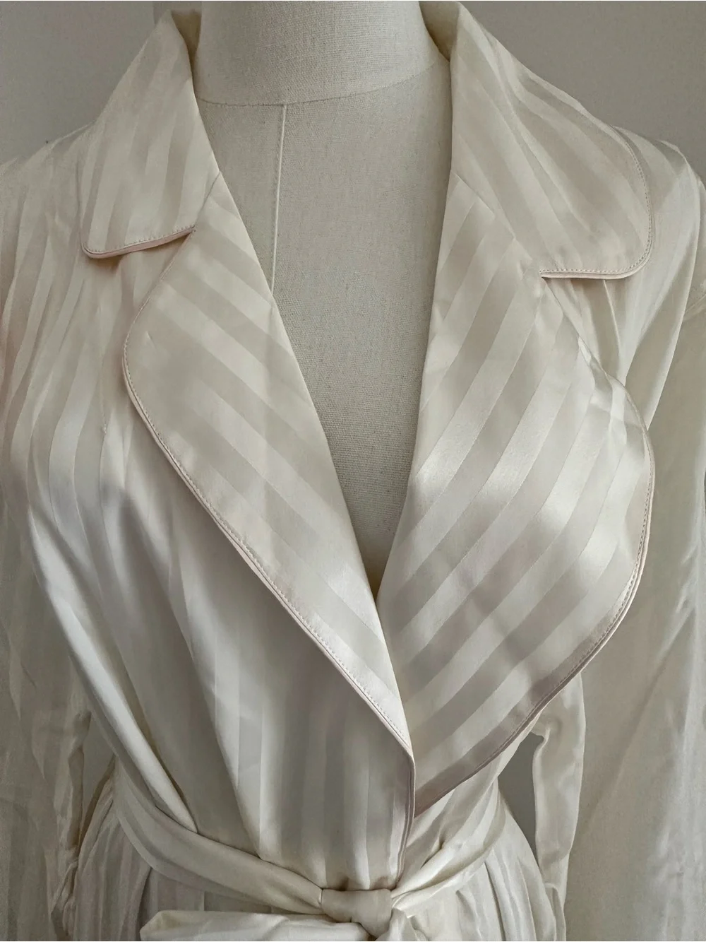 Malizia , La Perla group set Women's Ivory Silk Robe with nightgown